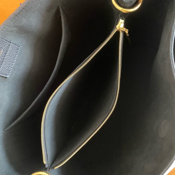 ❌SOLD❌LOUIS VUITTON RIVERSIDE - Picture 10 of 16